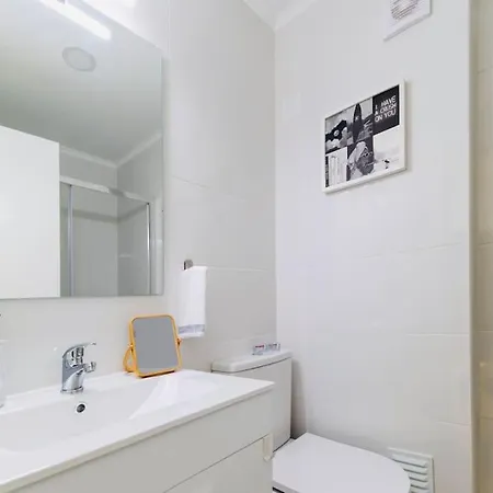 Daire Modern 3 Bedroom Flat In Lisboa