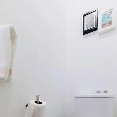 Apartamento Modern 3 Bedroom Flat In *