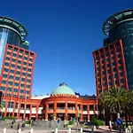 Modern 3 Bedroom Flat In Apartment *