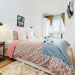 Modern 3 Bedroom Flat In *