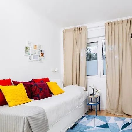 Modern 3 Bedroom Flat In 公寓 *