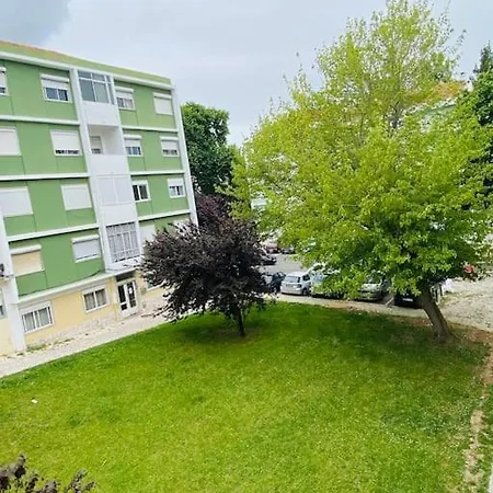 Painter 3 Bedroom Apartment In Lisbon