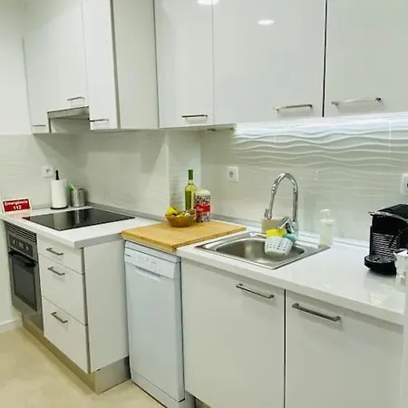 Modern 3 Bedroom Flat In Apartamento Lisboa