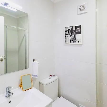 Painter 3 Bedroom Apartment In Lisbon