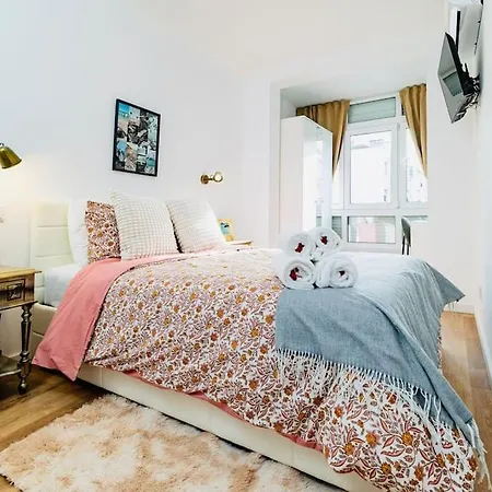 Painter 3 Bedroom Apartment In Lisbon *