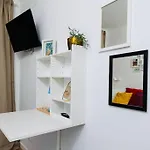 Modern 3 Bedroom Flat In Apartament *