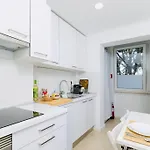 Apartament Modern 3 Bedroom Flat In