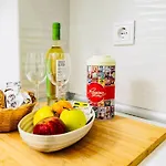 Modern 3 Bedroom Flat In Apartament