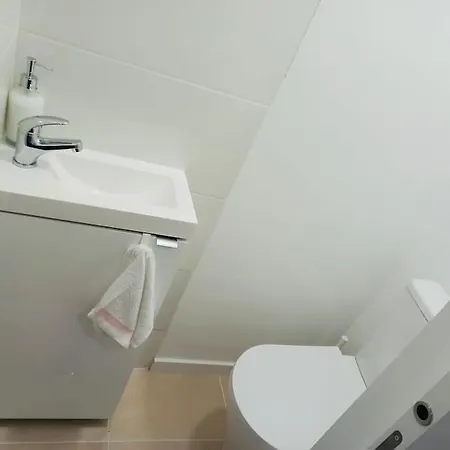 Apartment Modern 3 Bedroom Flat In