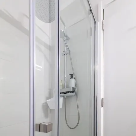 Modern 3 Bedroom Flat In Lisbon